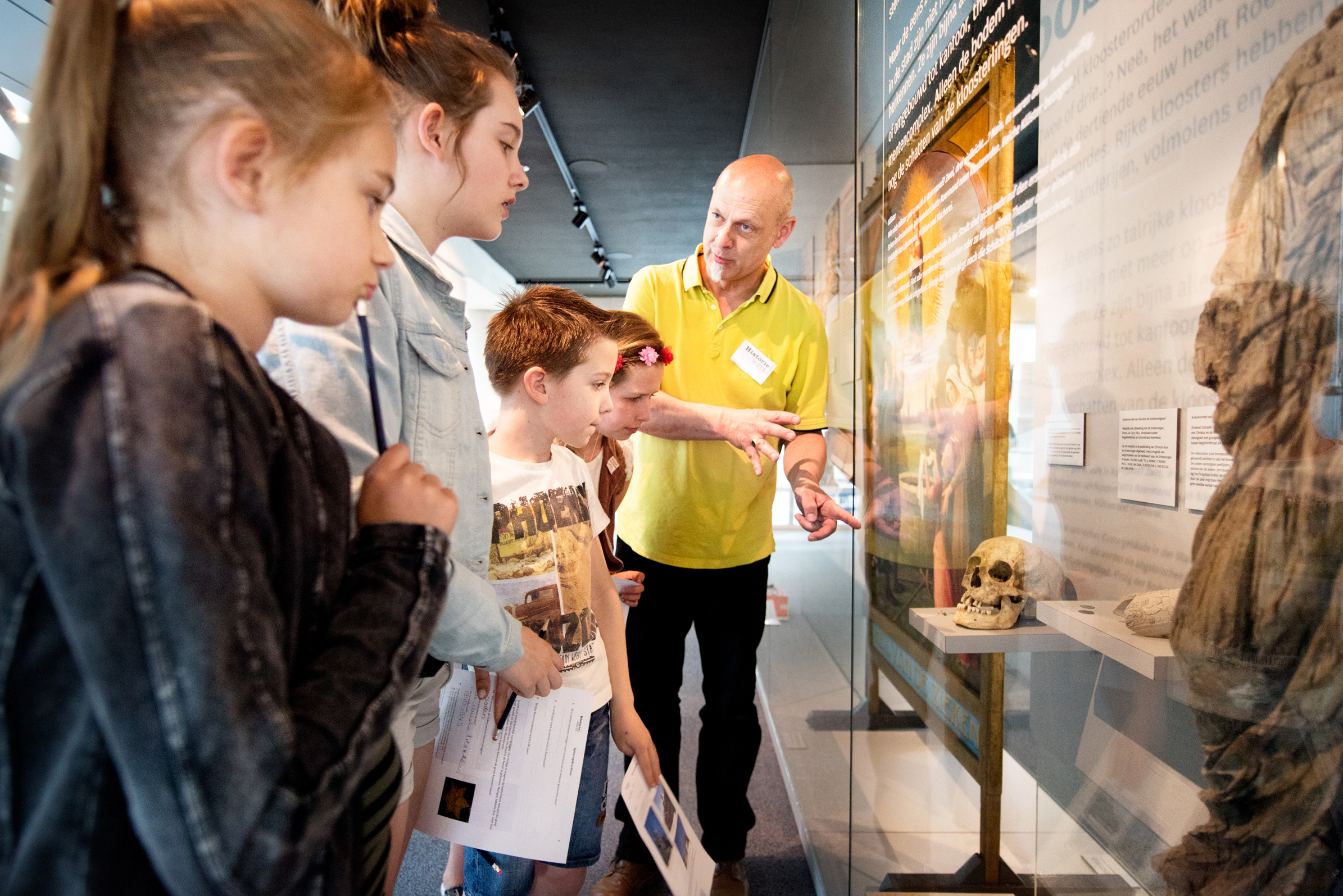 Schoolgroep-rondleiding klein (foto Maartje van Berkel).jpg