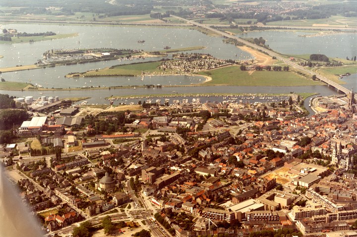 Top-down: Twee eeuwen Roermond in beeld